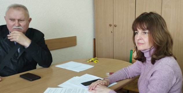 Обговорення важливих питань (на фото завідувач кафедри геоекології та гідрології проф. Л. Царик та гарант програми доц. Л. Янковська)